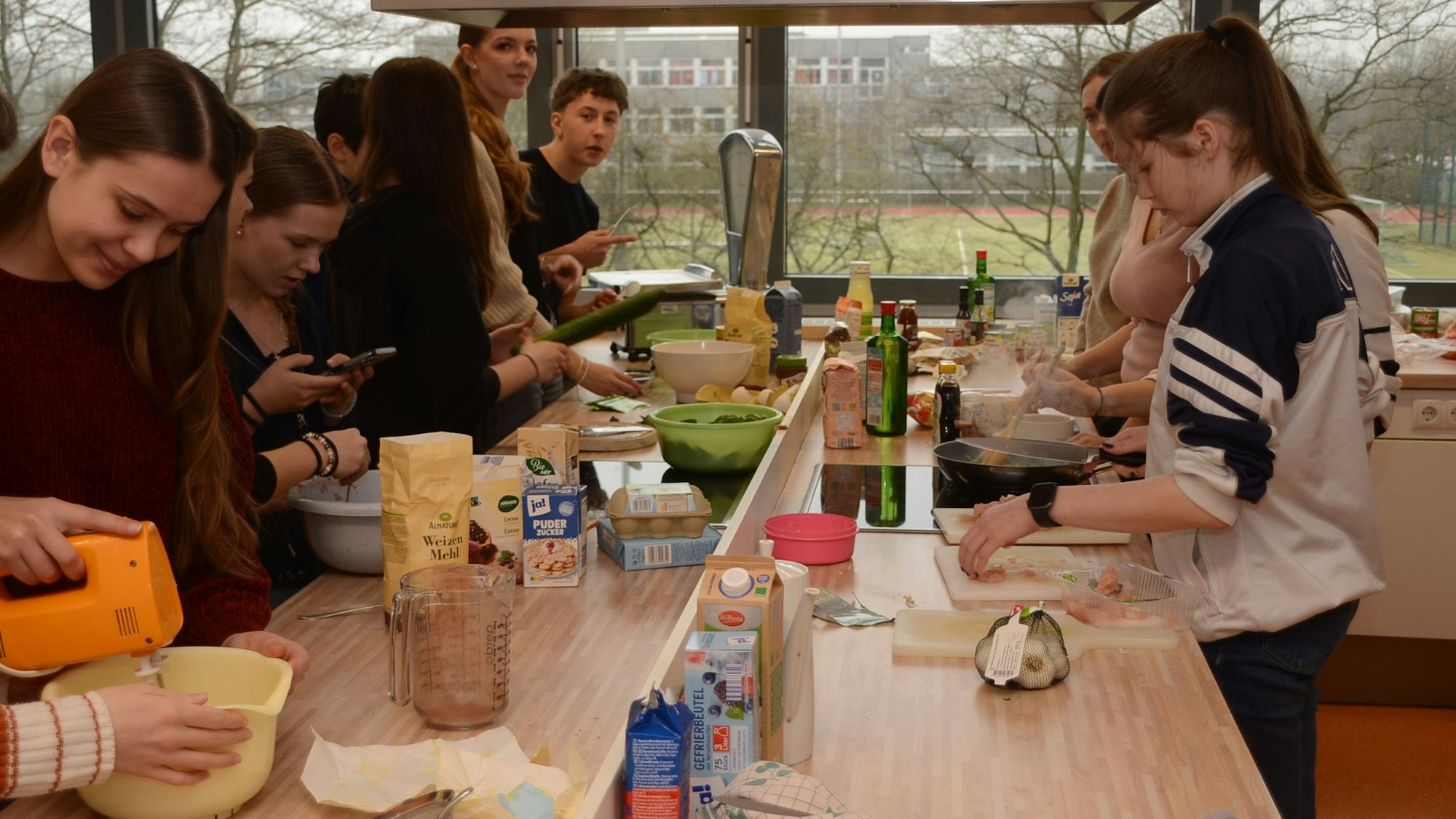 Das Sieglarer Heinrich-Böll-Gymnasium hatte für fünf Tage Jugendliche aus einer finnisch-russischen Schule in Helsinki zu Gast. Gemeinsam widmeten sich die Schülerinnen und Schüler in dem Erasmus-Projekt dem Thema Nachhaltige Lebensmittel und Ernährung.