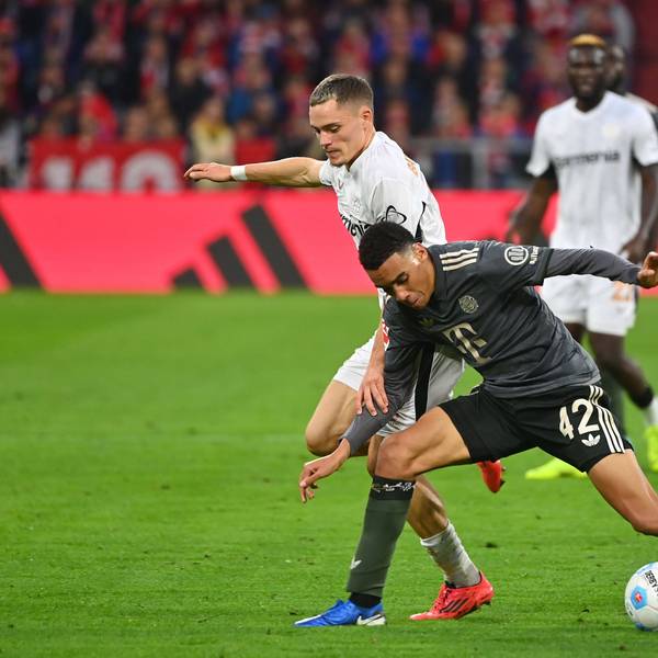 Florian WIRTZ Bayer Leverkusen, Aktion,Zweikampf gegen Jamal MUSIALA Bayern Muenchen, Fussball 1. Bundesliga Saison 2024/2025, 5.Spieltag, Spieltag05 FC Bayern Muenchen - Bayer 04 Leverkusen 1-1 am 28.09.2024, A L L I A N Z A R E N A. *** Florian WIRTZ Bayer Leverkusen , Action,duel against Jamal MUSIALA Bayern Muenchen , Soccer 1 Bundesliga Season 2024 2025, 5 Matchday, Matchday05 FC Bayern Muenchen Bayer 04 Leverkusen 1 1 on 28 09 2024, A L L I A N Z A R E N A
