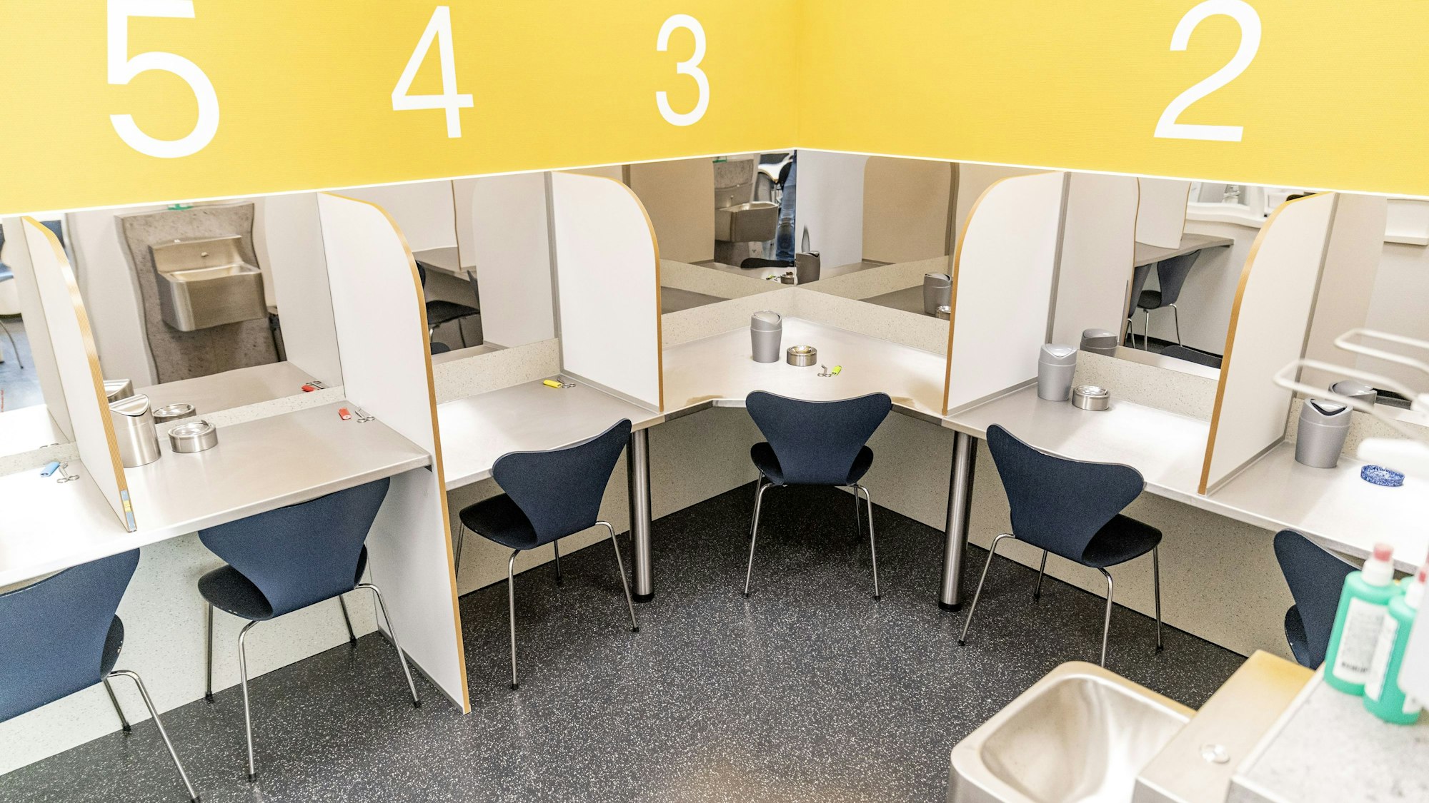 bild02.05.2022, Köln: Suchthilfe-Angebot im Gesundheitsamt am Neumarkt in der Kölner Innenstadt. Die Stadt Köln stellt den neuen Drogenkonsumraum vor. Montag 2. Mai 2022 Aufgenommen am: 02.05.2022 Foto: Alexander Roll (Staff)