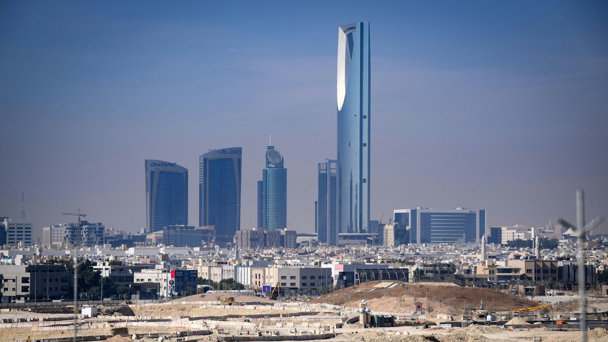 Blick auf die Baustelle vom King Salman Park auf dem Gelände des ehemaligen Flughafens von Riad.