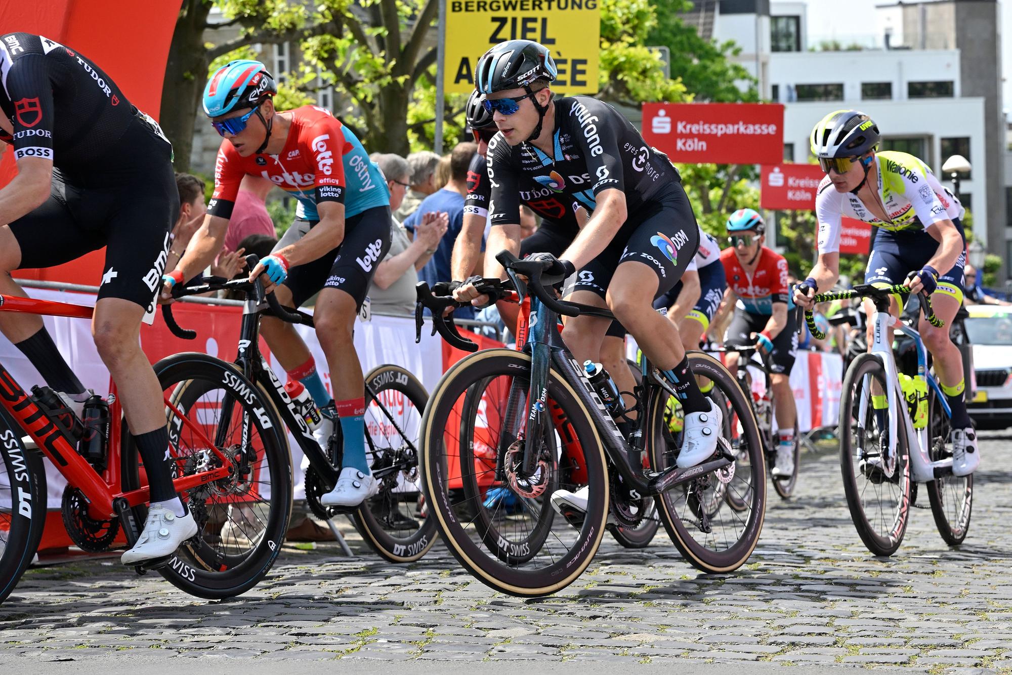 Das Foto zeigt eine Szene beim Radrennen in Bensberg