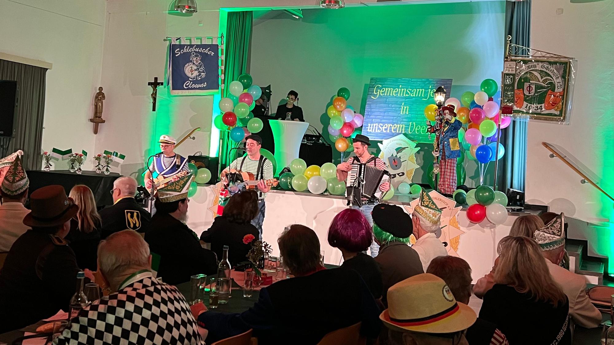 Musikgruppe vor Publikum