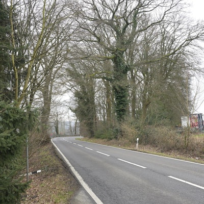 Das Foto zeigt die Kurve, die bei Herkenrath verbreitert wird