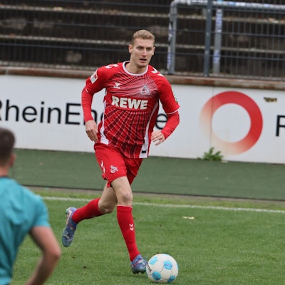 Testspiel im Franz-Kremer-Stadion, 1. FC Köln vs. FC Groningen (Eredevesie Niederlande), Mitte: rechts: Meiko Sponsel (1. FC Köln), 14.10.2024, Bild: Herbert Bucco
