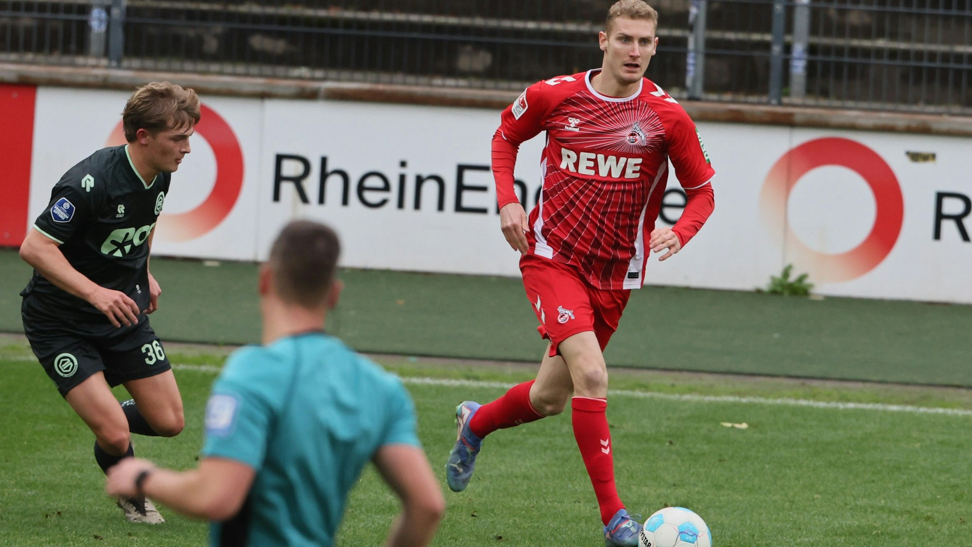 Testspiel im Franz-Kremer-Stadion, 1. FC Köln vs. FC Groningen (Eredevesie Niederlande), Mitte: rechts: Meiko Sponsel (1. FC Köln), 14.10.2024, Bild: Herbert Bucco