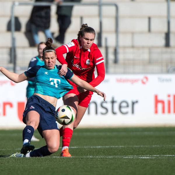 Nicole Billa FC Koeln, 17 im Zweikampf mit Alina Axtmann SC Freiburg, 03, GER, SC Freiburg vs 1. FC Koeln, Fussball Google Pixel Frauen Bundesliga, 15. Spieltag, Saison 2024/2025, 15.02.2025 DFB regulations prohibit any use of photographs as image sequences and/or quasi-video GER, SC Freiburg vs 1. FC Koeln, Fussball Google Pixel Frauen Bundesliga, 15. Spieltag, Saison 2024/2025, 15.02.2025 Freiburg *** Nicole Billa FC Koeln, 17 in duel with Alina Axtmann SC Freiburg, 03 , GER, SC Freiburg vs 1 FC Koeln, Fussball Google Pixel Frauen Bundesliga, 15 Spieltag, Saison 2024 2025, 15 02 2025 DFB regulations prohibit any use of photographs as image sequences and or quasi video GER, SC Freiburg vs 1 FC Koeln, Fussball Google Pixel Frauen Bundesliga, 15 Spieltag, Saison 2024 2025, 15 02 2025 Freiburg Copyright: xEibner-Pressefoto/Memmlerx EP_MMR