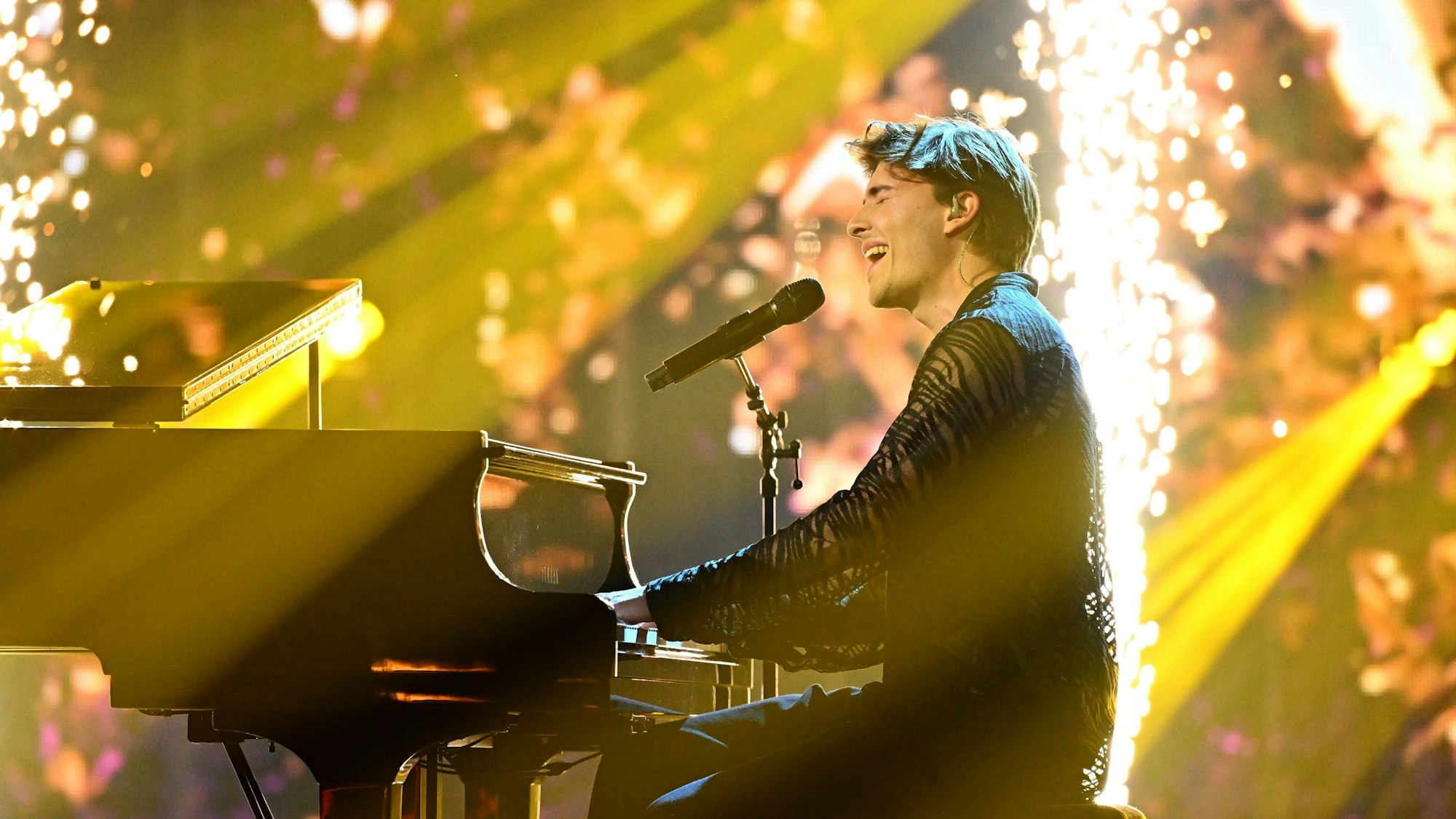 Jonathan Henrich aus Köln tritt in der ersten Show beim deutschen Vorentscheid des Eurovision Song Contest (ESC) auf.