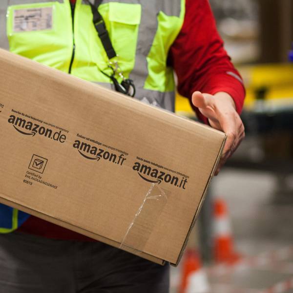 In Köln wurde ein Amazon-Paketbote überfallen (Symbolbild).