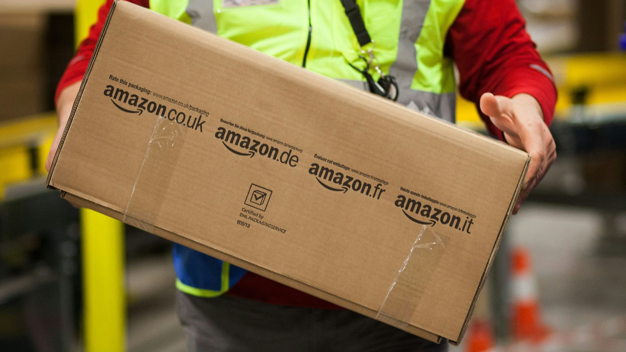 In Köln wurde ein Amazon-Paketbote überfallen (Symbolbild).