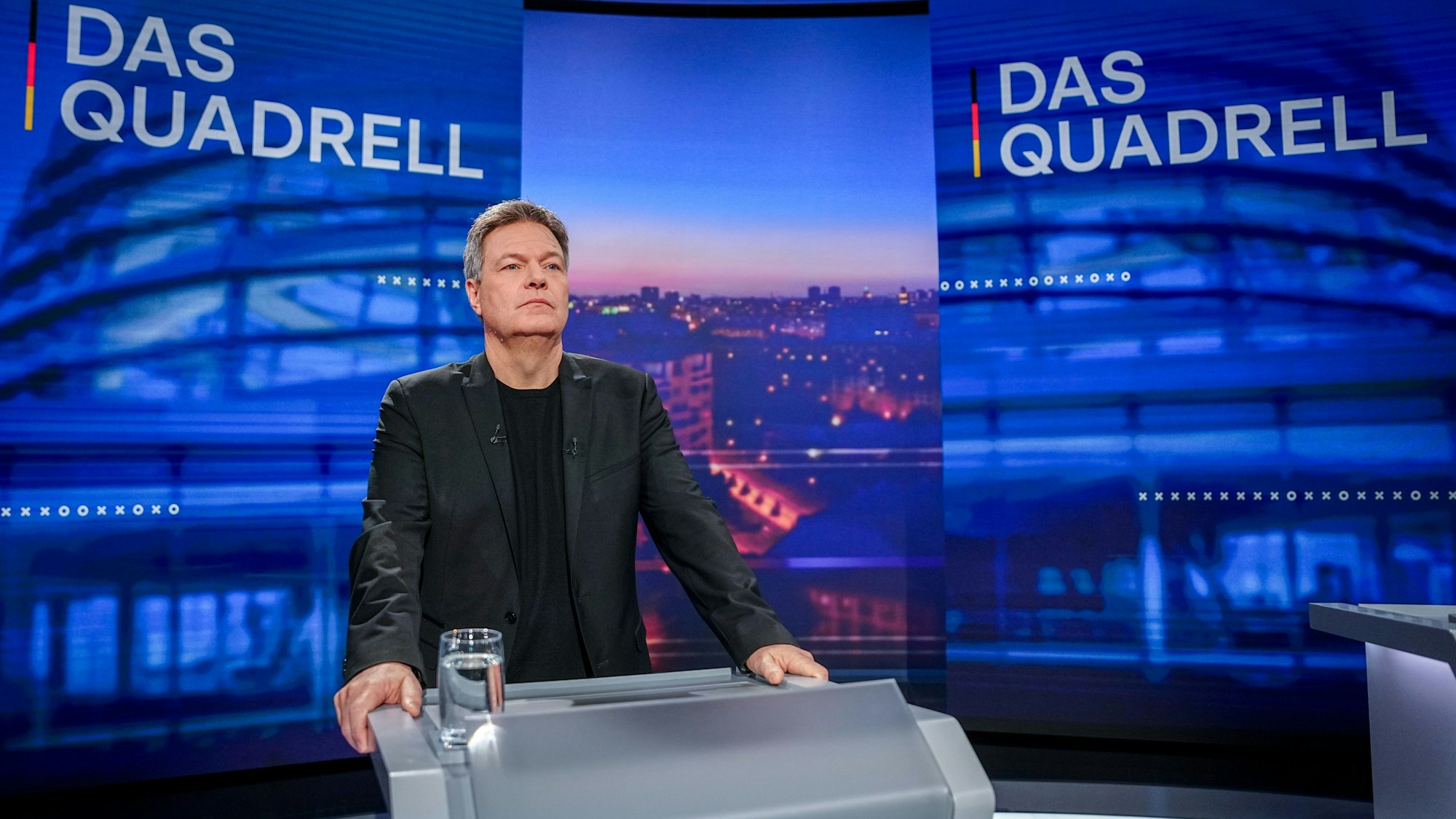 Robert Habeck nimmt am „Quadrell“ der TV Diskussion zum Bundestagswahlkampf im Studio teil.