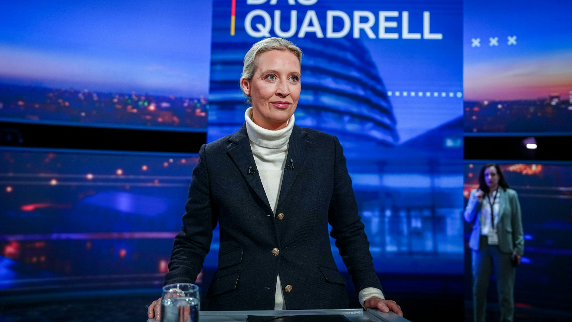 Alice Weidel steht beim „Quadrell“ der TV Diskussion zum Bundestagswahlkampf im Studio.