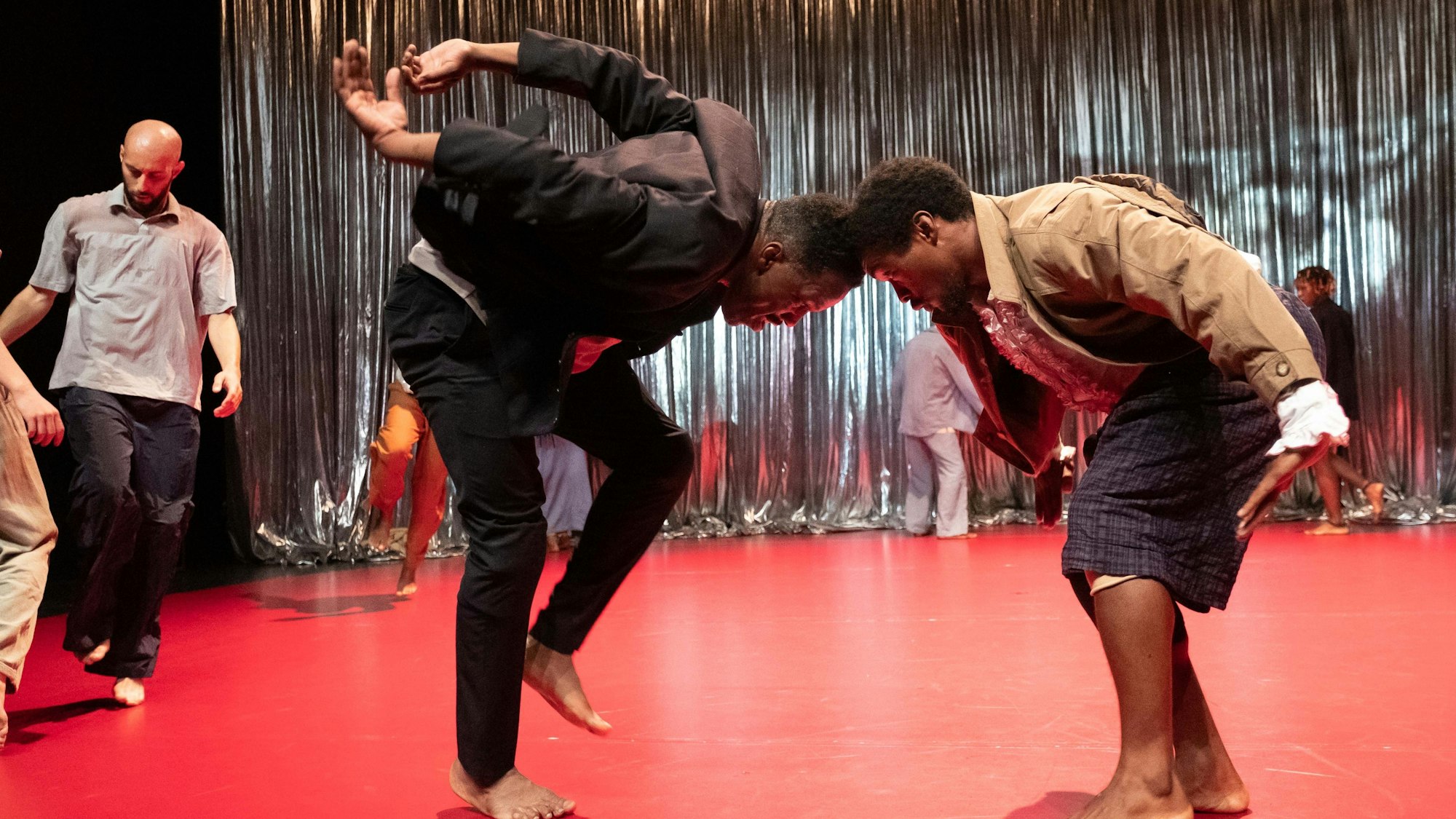 Tänzer bei der Tanzaufführung „C La Vie“