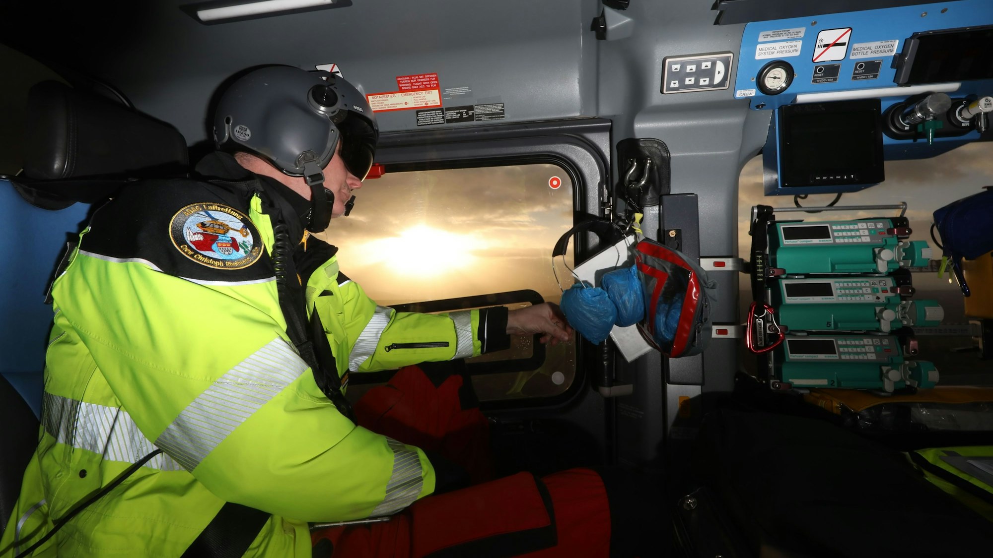 23.12.2024, Köln: Ein Tag im im Rettungshubschrauber Christoph Rheinland 75 "Kölsche Mädche". Foto: Arton Krasniqi