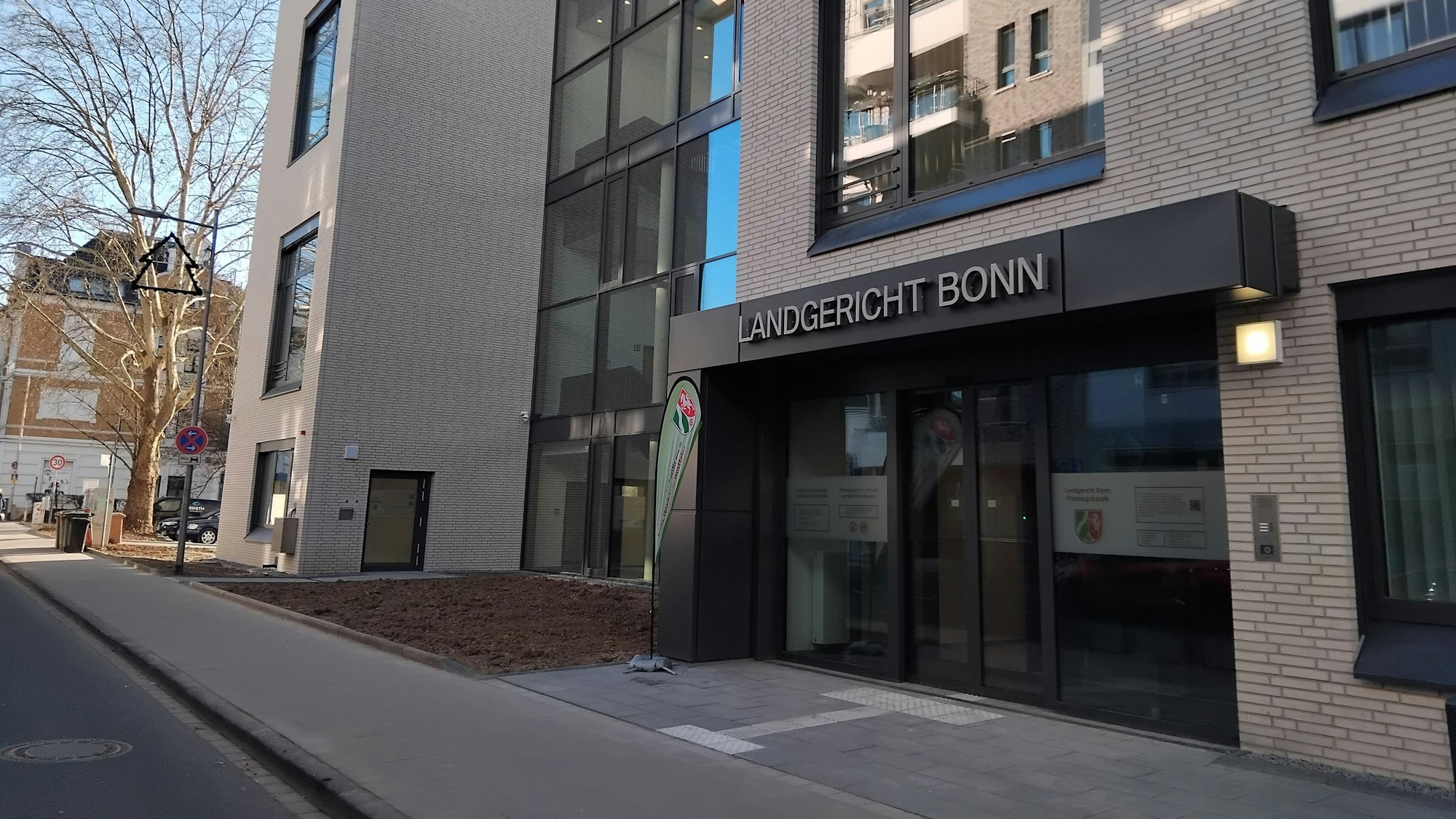 Blick auf das Gebäude.