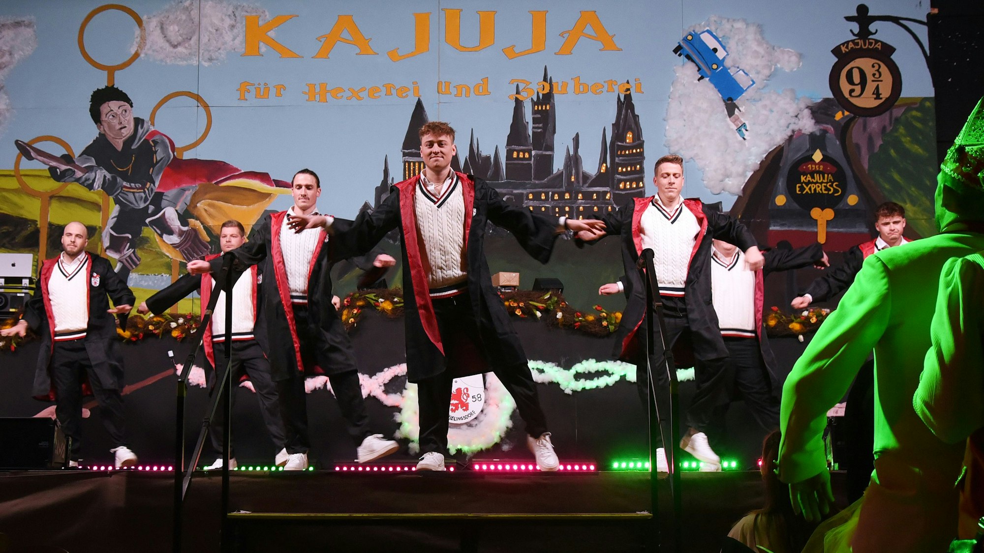 Kajuja Sitzung der KLJB Frielingsdorf in der Scheelbachhalle mit dem Elferrat als Zauberlehrlinge