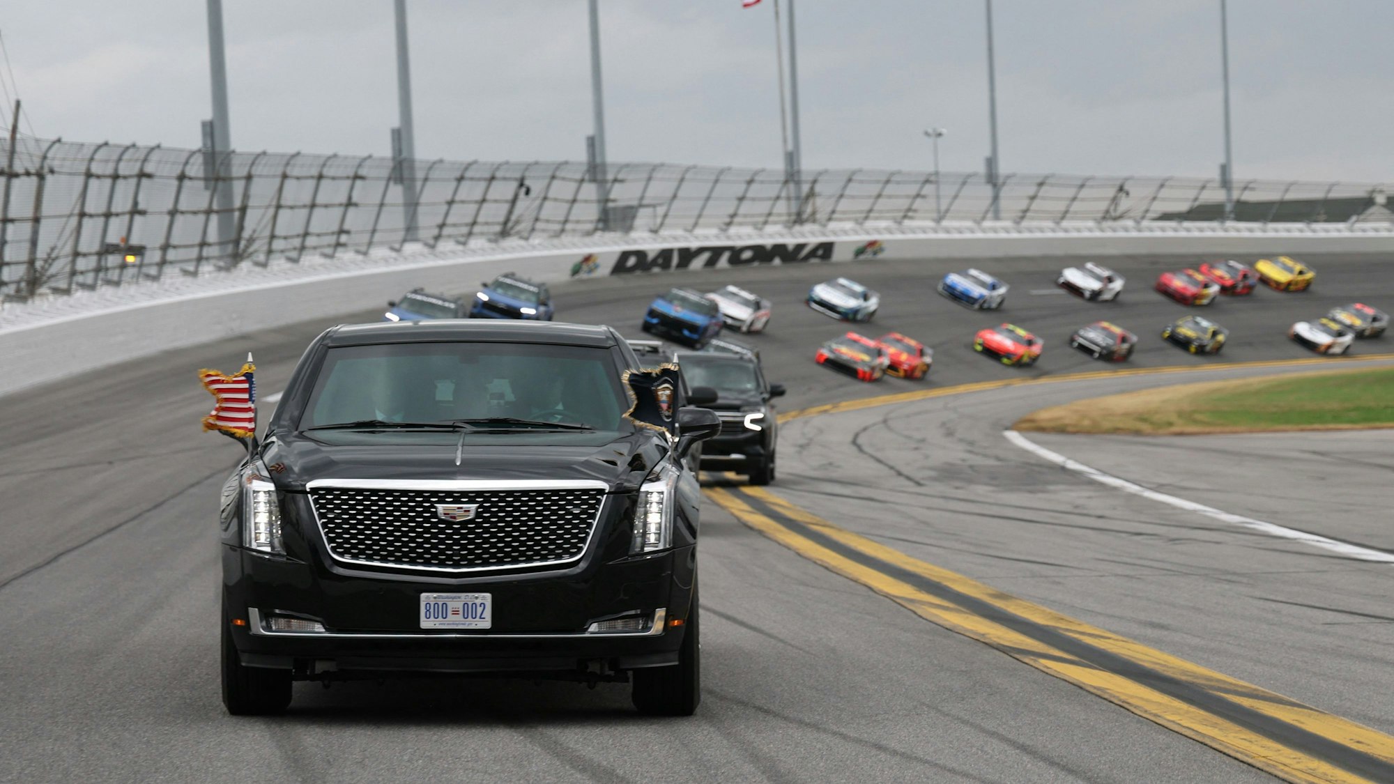Mit seinem „Beast“ führte Donald Trump das Fahrerfeld in Daytona an.