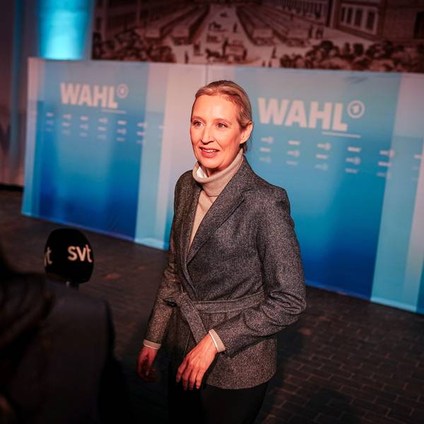 Alice Weidel, Fraktionsvorsitzende der AfD, verlässt am Montagabend (17. Februar) das Studio nach dem Auftritt bei der Sendung ARD „Wahlarena“.