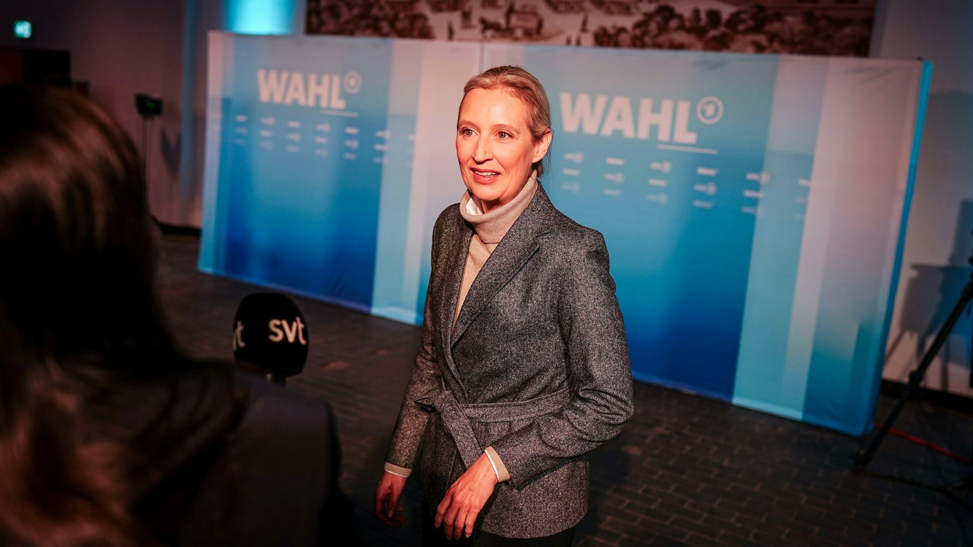 Alice Weidel, Fraktionsvorsitzende der AfD, verlässt am Montagabend (17. Februar) das Studio nach dem Auftritt bei der Sendung ARD „Wahlarena“.