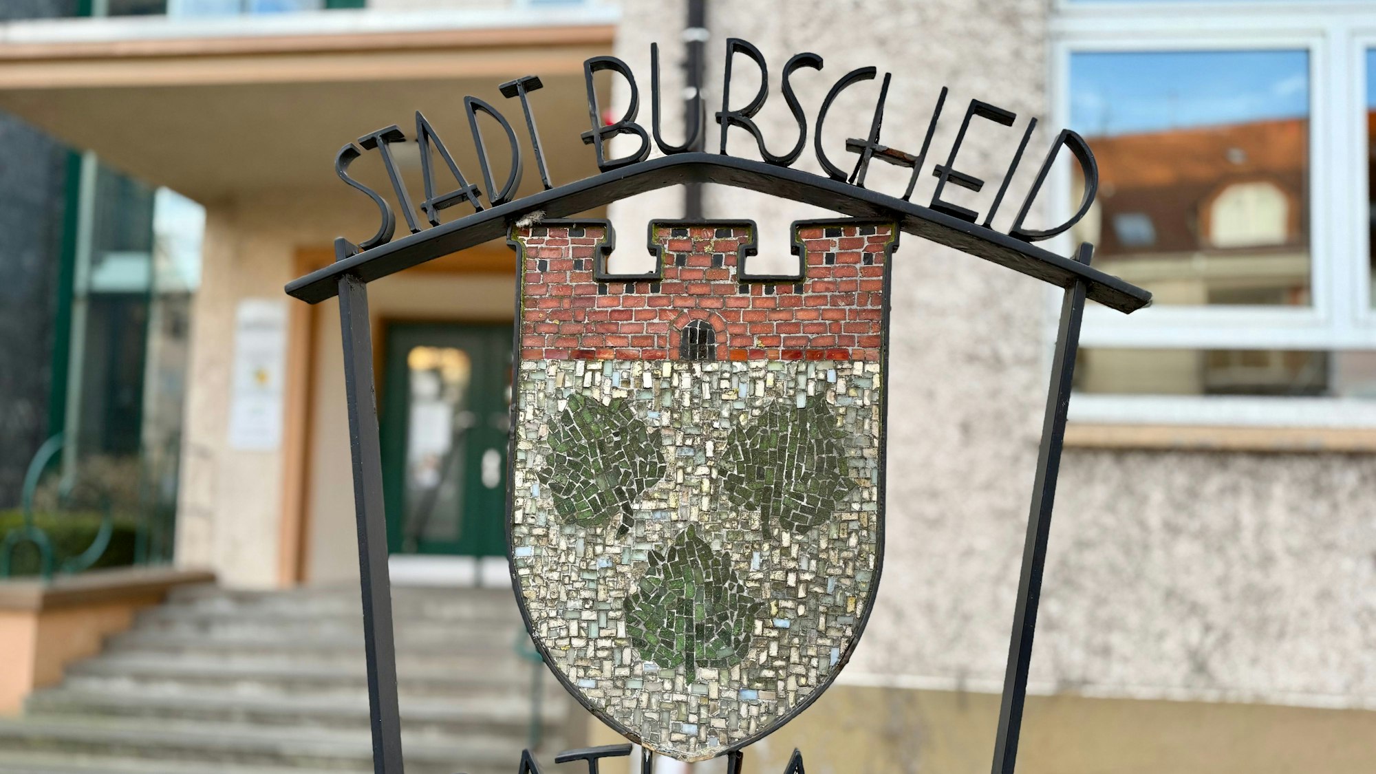 Das Rathausschild in Burscheid