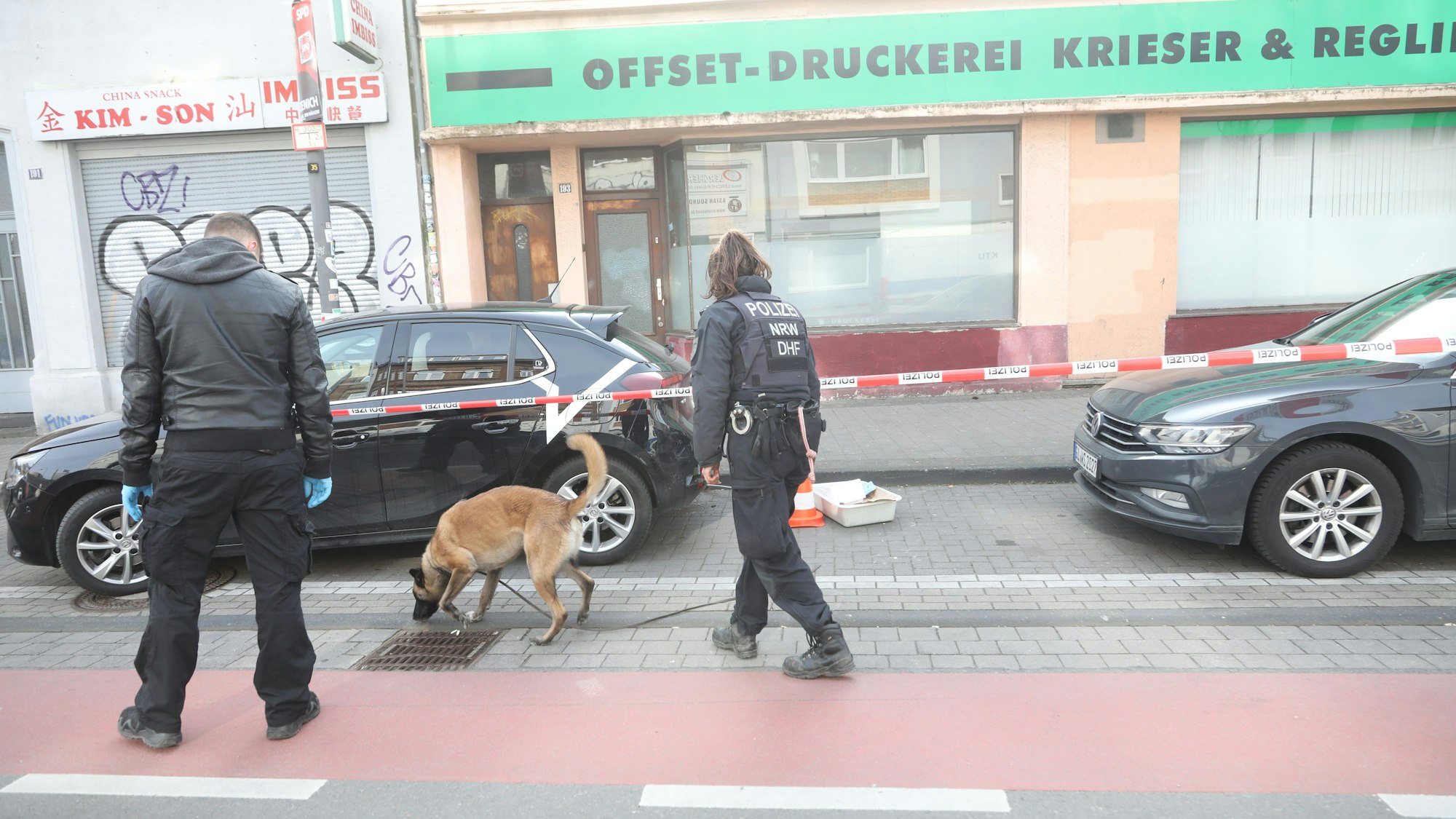 19.02.2025, Köln: Ein Großeinsatz der Polizei in Ehrenfeld. Schüsse an Venloer Straße, ein 51-jähriger Mann wurde dabei schwer verletzt. Foto: Arton Krasniqi