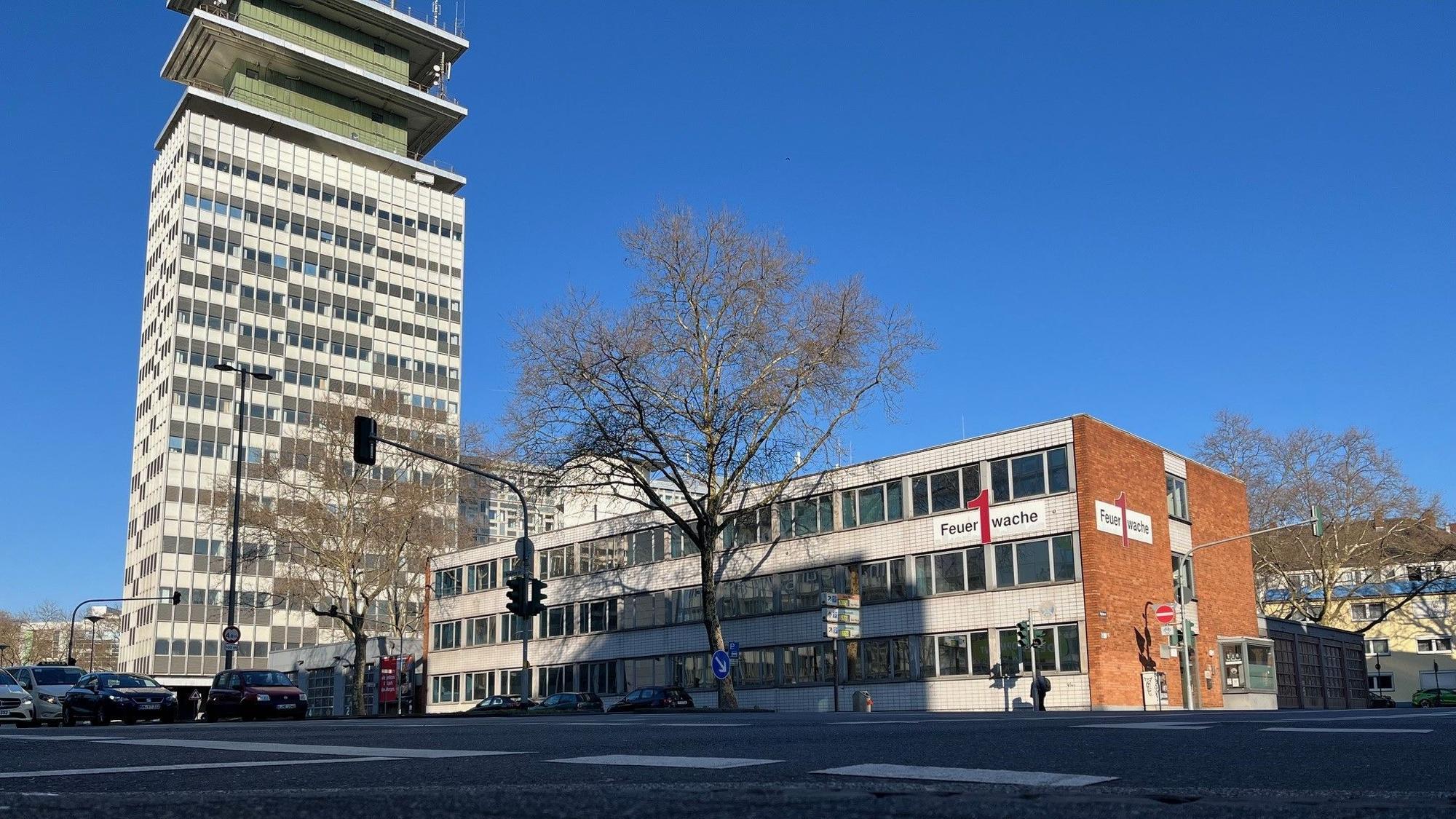 Heruntergekommen: Die Feuerwache Innenstadt an der Agrippastraße ist aus dem Jahr 1962.