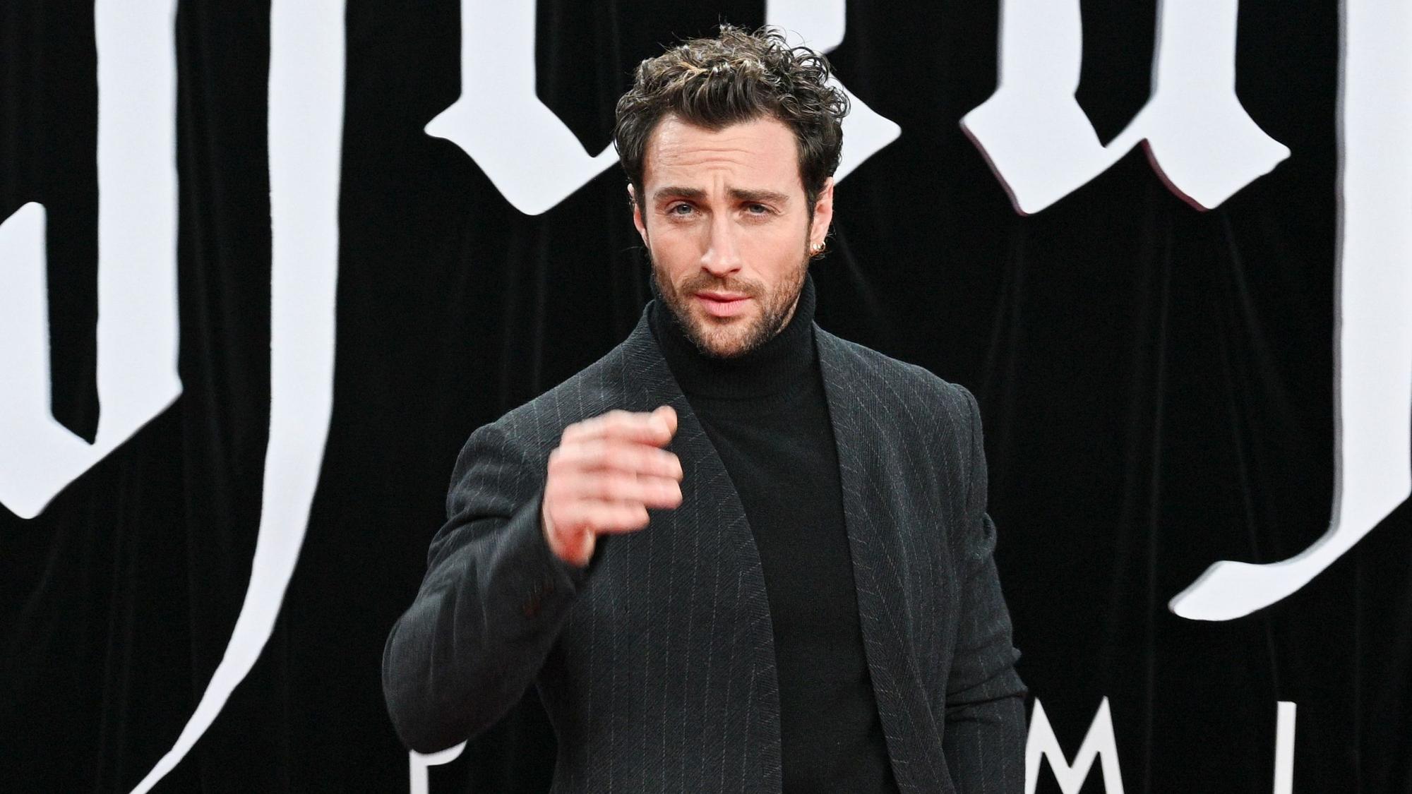 Der Schauspieler Aaron Taylor-Johnson kommt zur Weltpremiere des Films ·Nosferatu - Der Untote· in das Kino Zoo Palast.