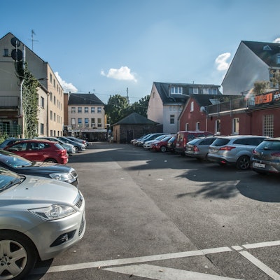 Ein Parkplatz auf einem ehemaligen Bunker in Opladen