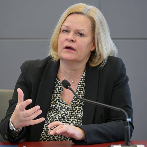Bundesinnenministerin Nancy Faeser (SPD) spricht bei einer Pressekonferenz. (Archivbild)
