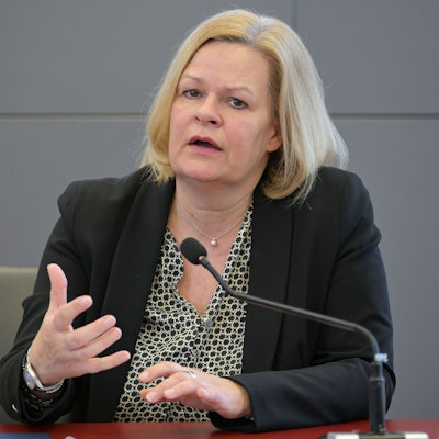 Bundesinnenministerin Nancy Faeser (SPD) spricht bei einer Pressekonferenz. (Archivbild)