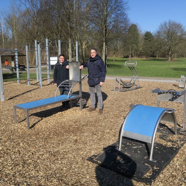 Die Bewegung an der frischen Luft wollen Volker Spelthann und Oliver Seeck (v.l.) auch im Buschpark fördern.
