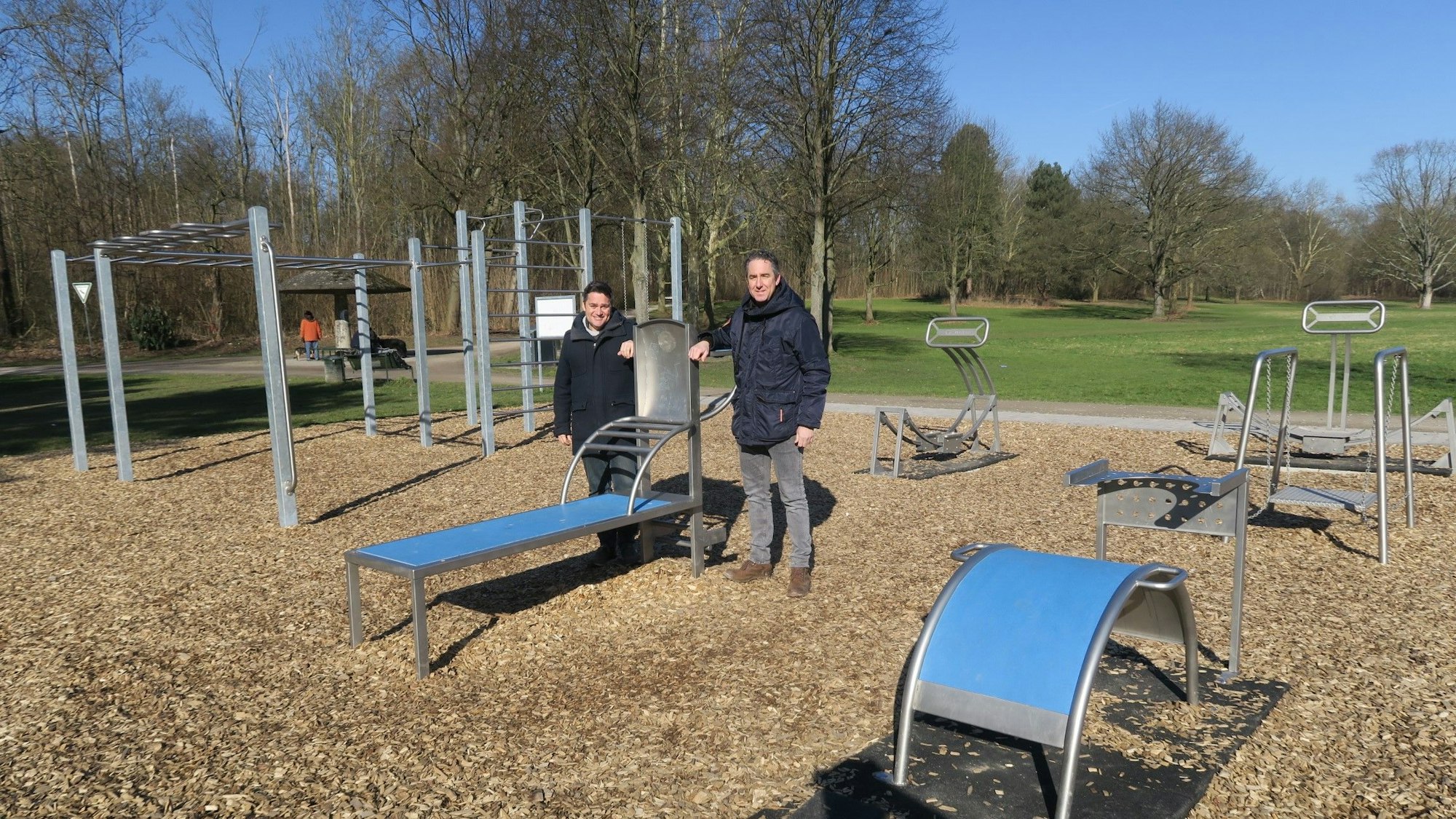 Die Bewegung an der frischen Luft wollen Volker Spelthann und Oliver Seeck (v.l.) auch im Buschpark fördern.