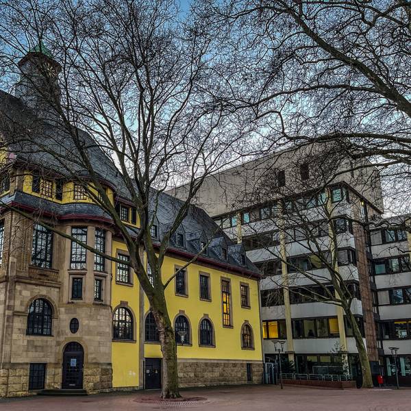 Das Bild zeigt das Rathaus in Frechen.