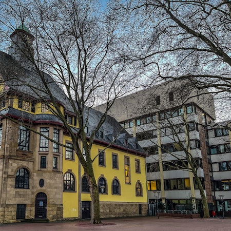 Das Bild zeigt das Rathaus in Frechen.