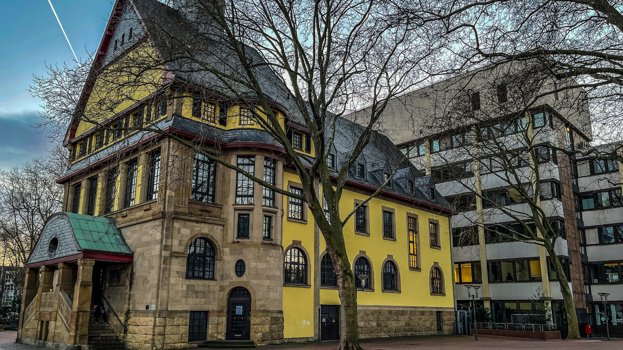 Das Bild zeigt das Rathaus in Frechen.