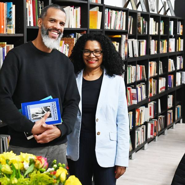 Gründungsmitglied Lamin Kargbo (l.) und Initiatorin Glenda Obermuller auf der Jubiläumsfeier