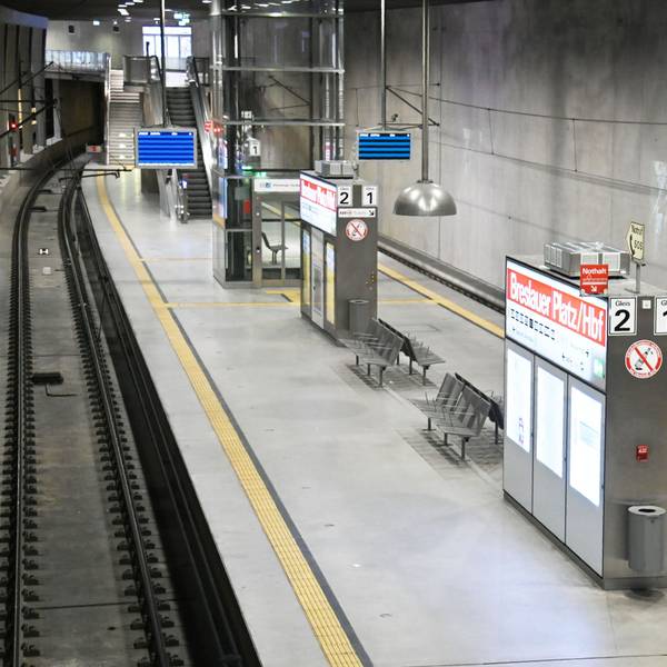 07.02.2025 Köln. Aufgrund des Warnstreiks im Öffentlichen Personennahverkehr (ÖPNV-Warnstreik) fahren ganztägig weder Busse noch Stadtbahnen der Kölner Verkehrsbetriebe (KVB). Breslauer Platz. Foto: Alexander Schwaiger