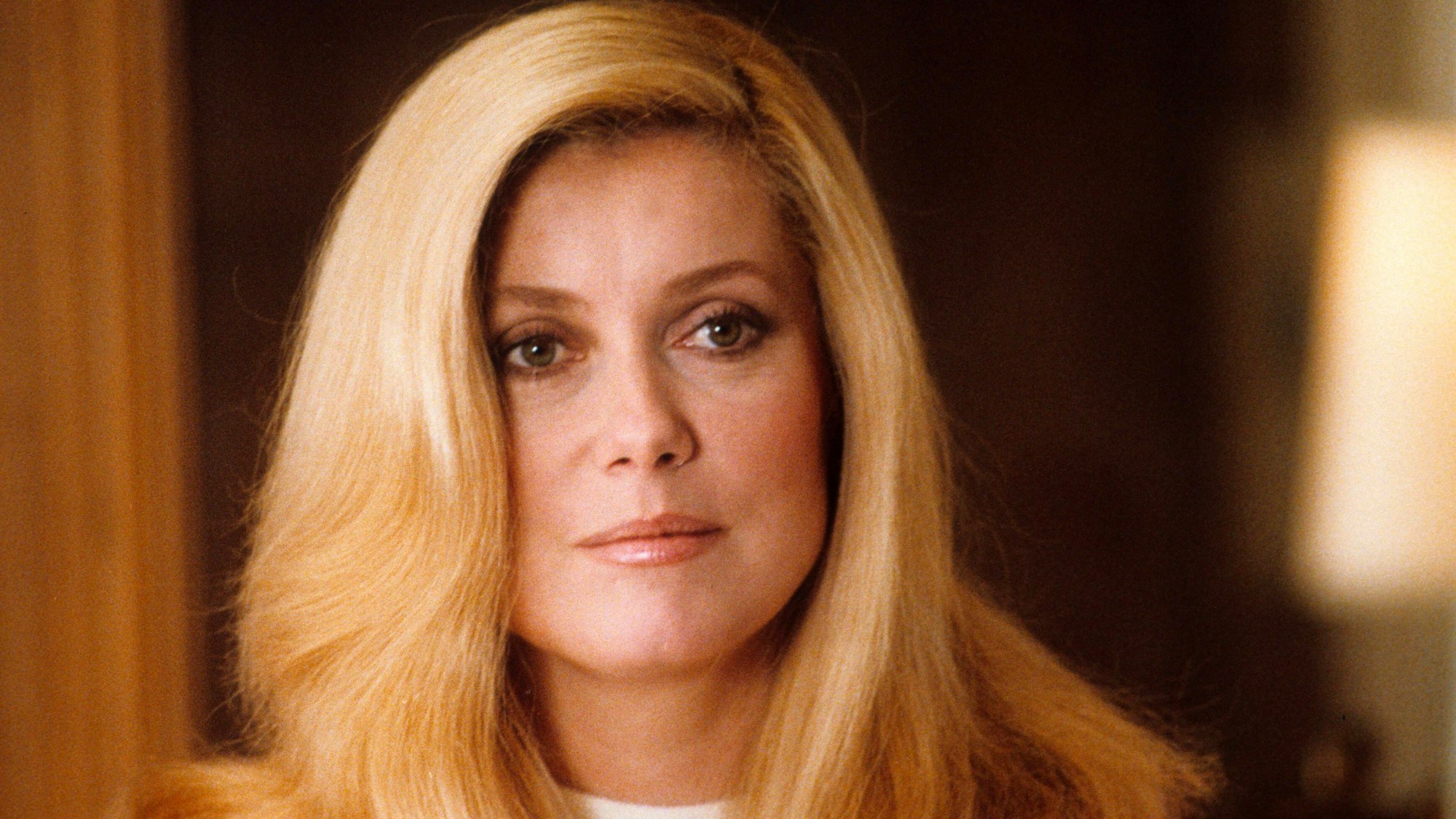 Catherine Deneuve bei Filmarbeiten im Jahre 1981.