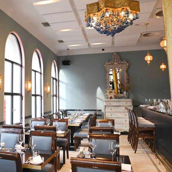 19.02.2025 Köln. Gastro-Kolumne „Schmeckts Frau Floß?“ im Restaurant Al Salam. Der Chef heißt Mohammad Nazzal, das Gericht nennt sich Daher Kharouf. Foto: Alexander Schwaiger