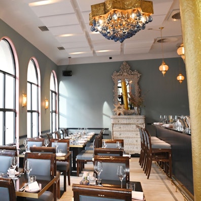 19.02.2025 Köln. Gastro-Kolumne „Schmeckts Frau Floß?“ im Restaurant Al Salam. Der Chef heißt Mohammad Nazzal, das Gericht nennt sich Daher Kharouf. Foto: Alexander Schwaiger