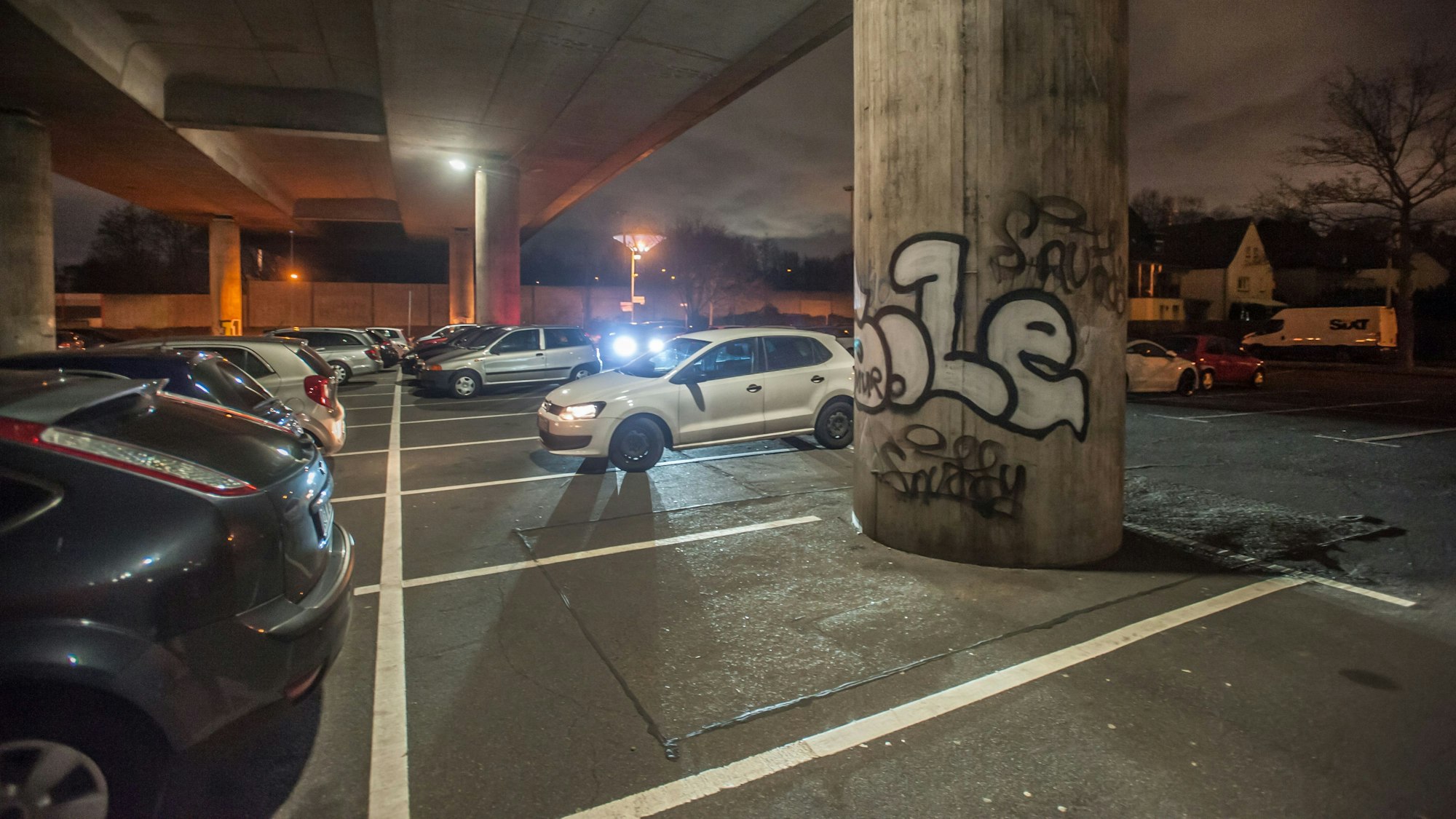 Parken unter der Stelzenautobahn könnte irgendwann vorbei sein.