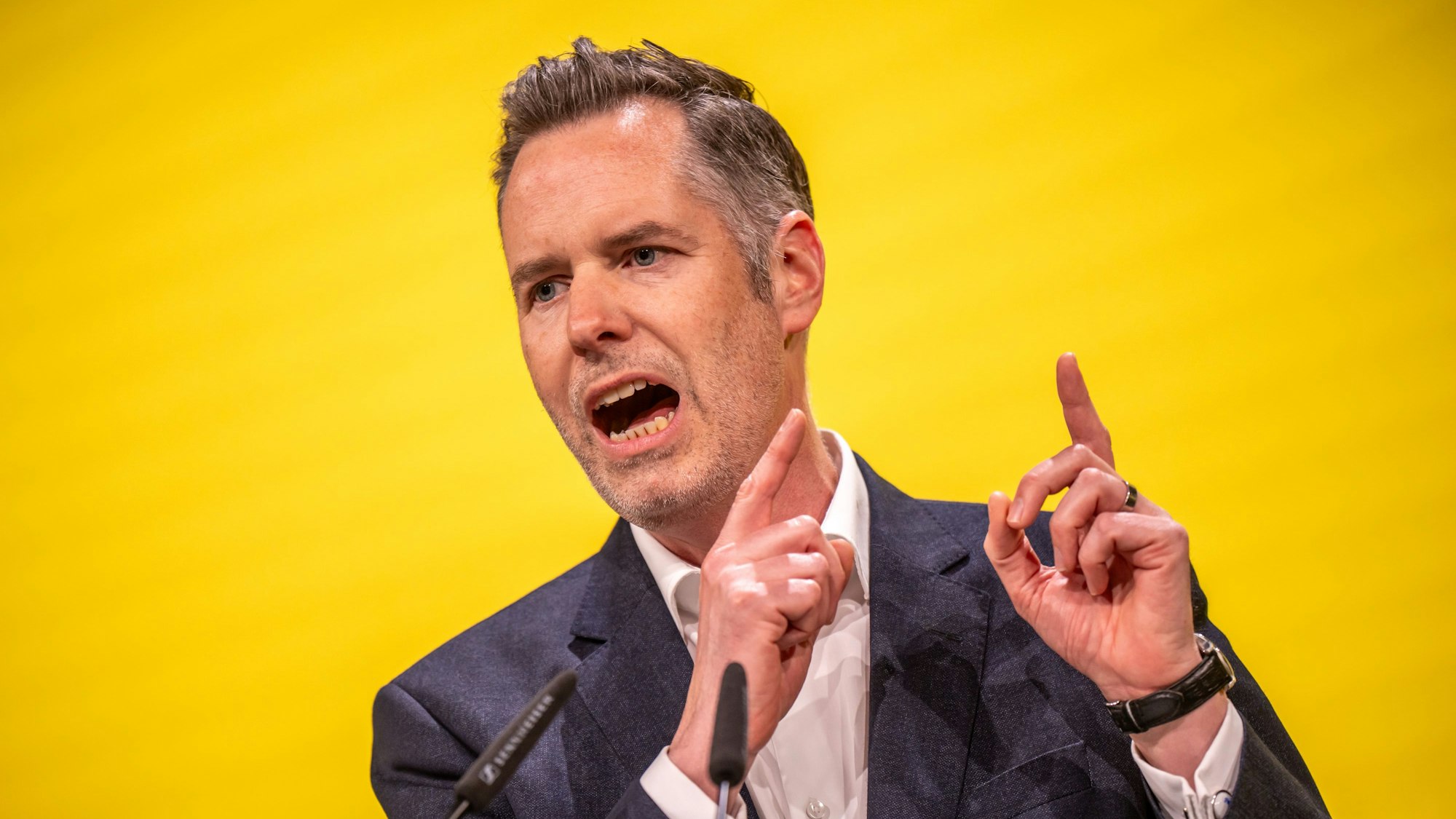 Christian Dürr beim Parteitag der FDP. Ein McDonalds-Besuch im Stile Trumps hat dem FDP-Fraktionschef Kritik eingebracht. (Archivbild)