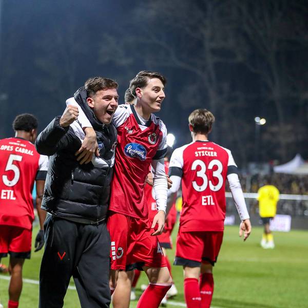 Malek und Said El Mala bejubeln Maleks Tor zum 3:1 gegen Alemannia Aachen.