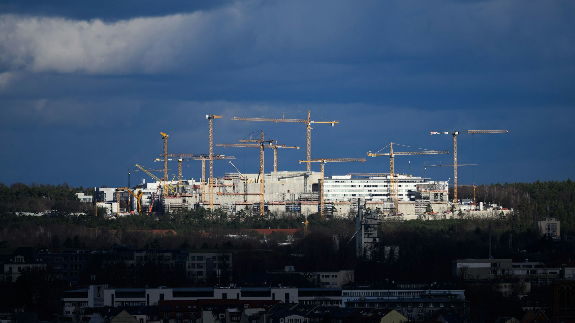 Blick auf die Baustelle des Halbleiterwerks von Infineon.