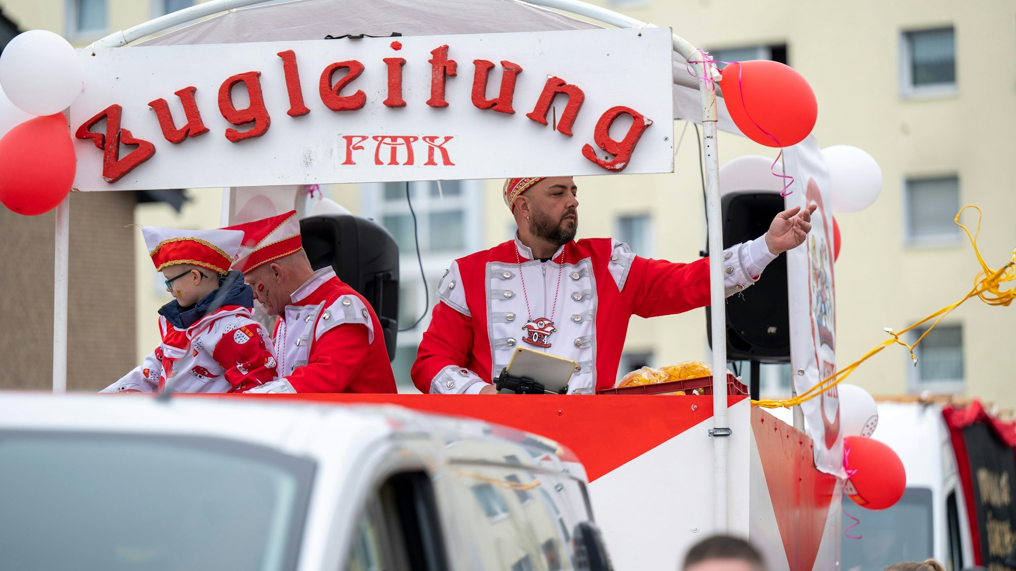 10.02.2024, Köln: Karnevalszug im Merheimer Veedel. Foto: Uwe Weiser
