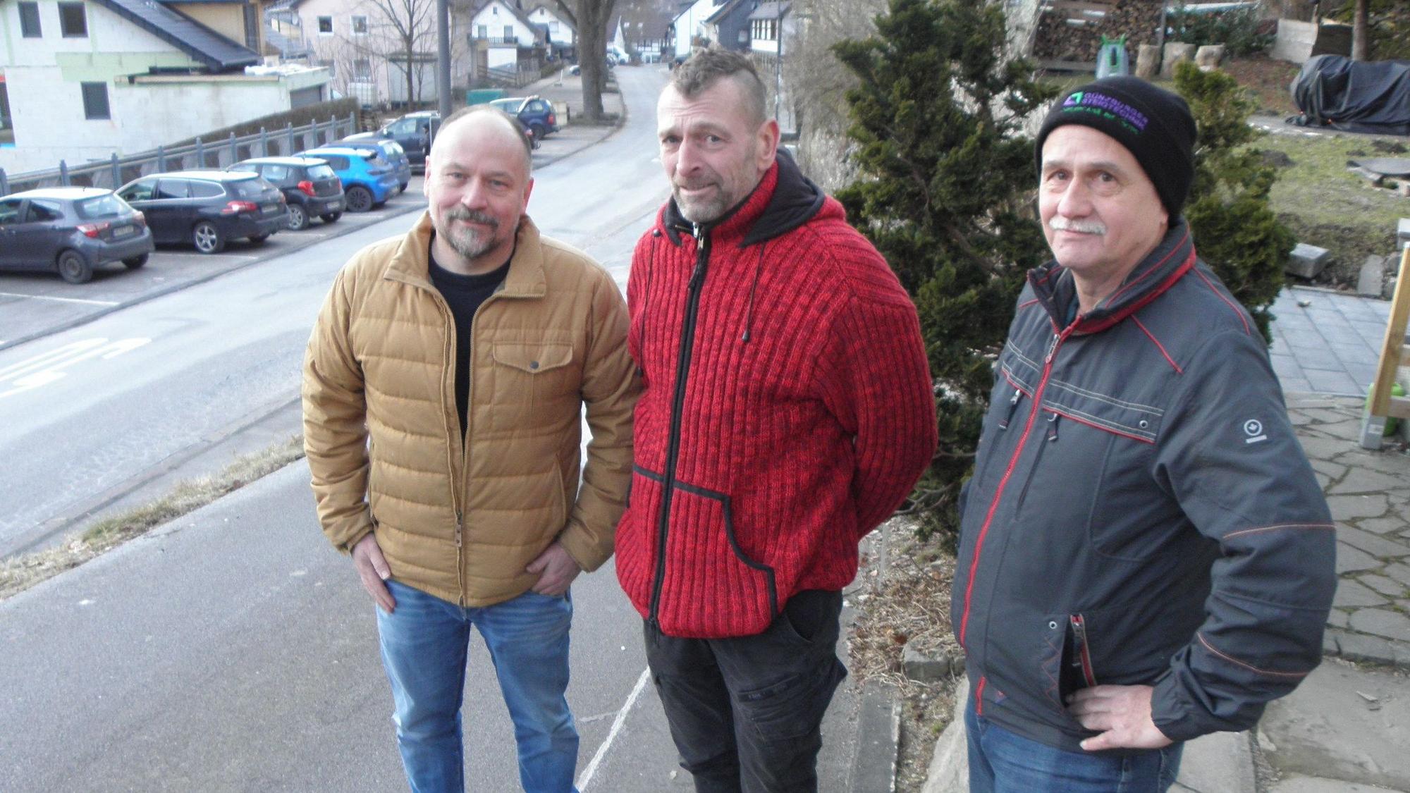 Ralf Oetinger (von links), Thomas Claßen und Martin Breuer stehen nebeneinander und blicken in die Kamera.