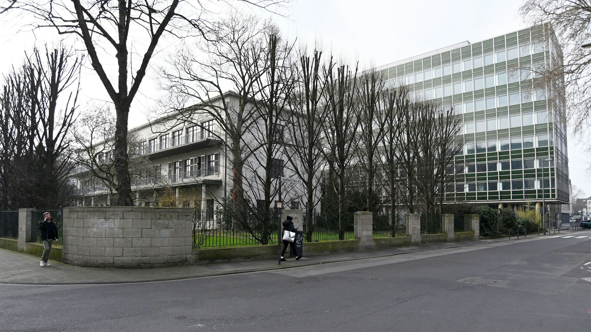 Außenansicht der ehemaligen Kaufhof-Hauptverwaltung an der Leonhard-Tietz-Straße.