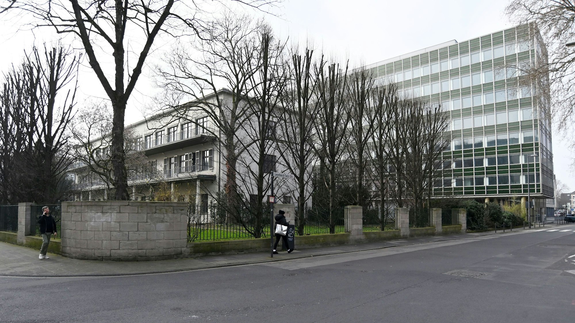 Außenansicht der ehemaligen Kaufhof-Hauptverwaltung an der Leonhard-Tietz-Straße.