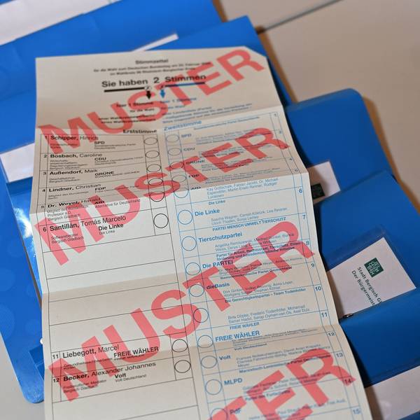 Das Foto zeigt den Stimmzettel für Rhein-Berg im Muster