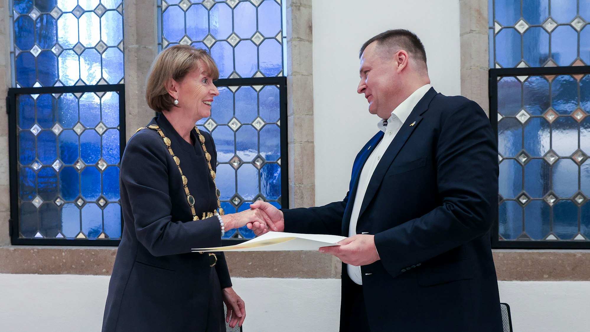 28.08.2024, Köln: Unterzeichnung einer Städtepartnerschaft zwischen Köln und Dnipro durch Henriette Reker und Boris Filatov im Hansasaal des Historischen Rathauses von Köln.
Im Bild Henriette Reker und Boris Filatov.
Foto: Michael Bause