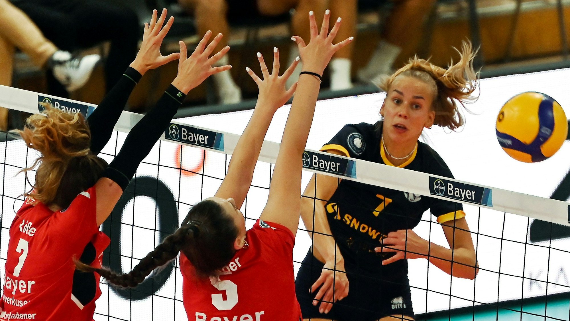 21.09.2024, Volleyball-Bayer Volleys - DSHS Köln
rechts: Emelie Siegner (Köln)
Foto: Uli Herhaus